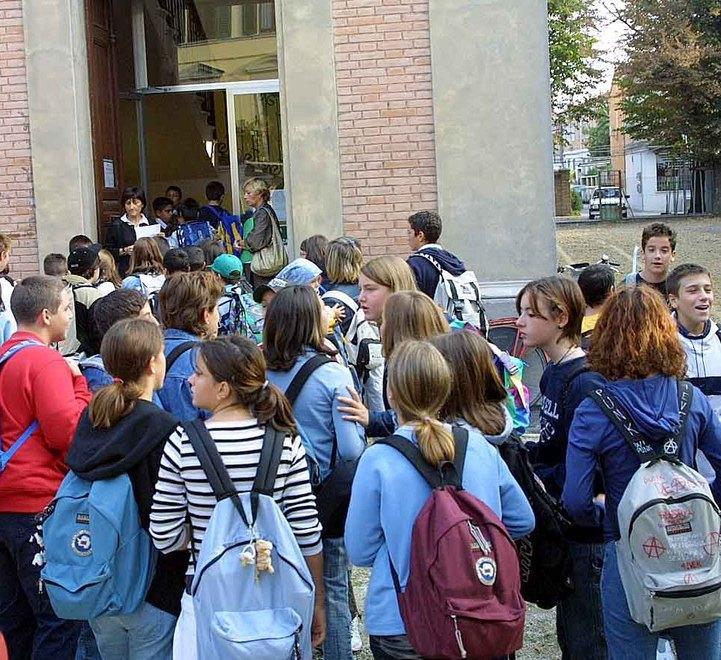 Medie e superiori, graduatorie esaurite: centinaia di cattedre coperte da supplenti 