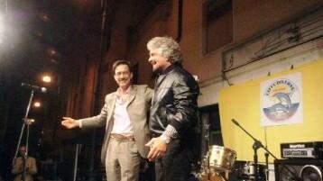 Show dell’antipolitico Grillo con i mille di piazza Cavallotti