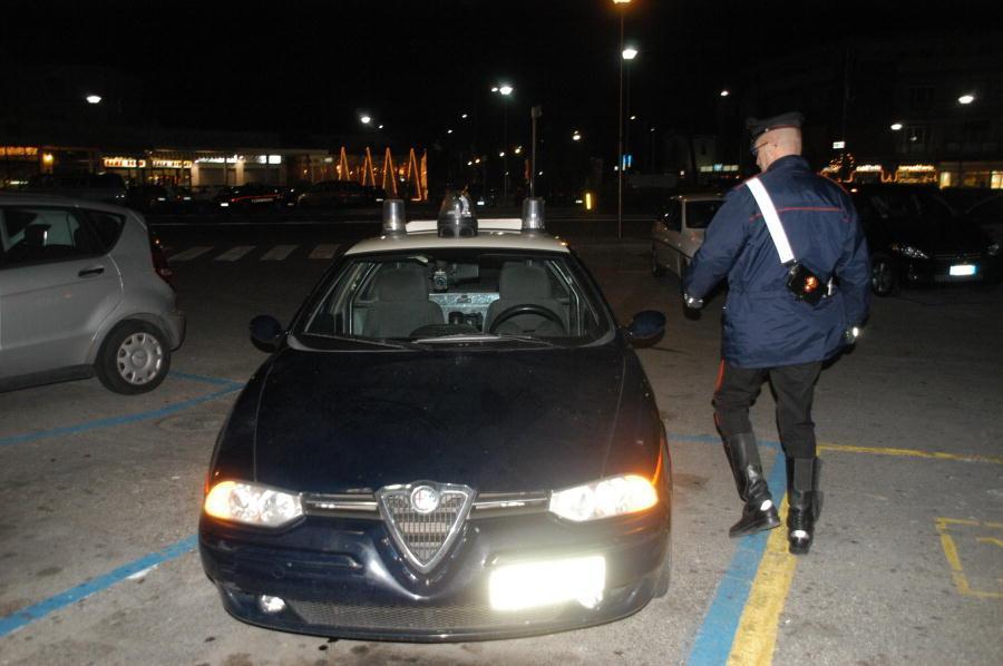 Un controllo notturno dei carabinieri (foto d'archivio)