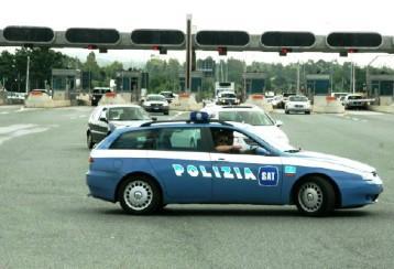 A tutta velocità per bucare il telepass 