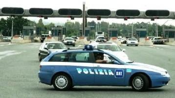 A tutta velocità per bucare il telepass