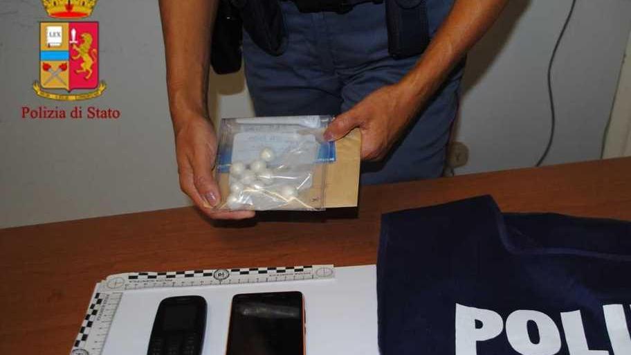 Eroina nascosta in bocca arrestato nel parco dei bimbi