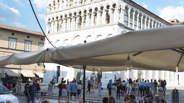 Santini all’attacco: «Lucca richiede un turista facoltoso»