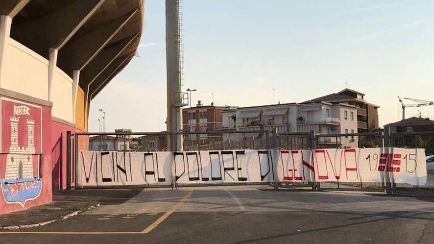 Striscione della Nord per il dramma di Genova