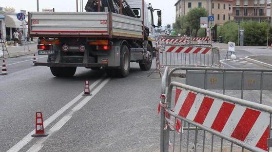 Via ai lavori di Asa sul viale Italia