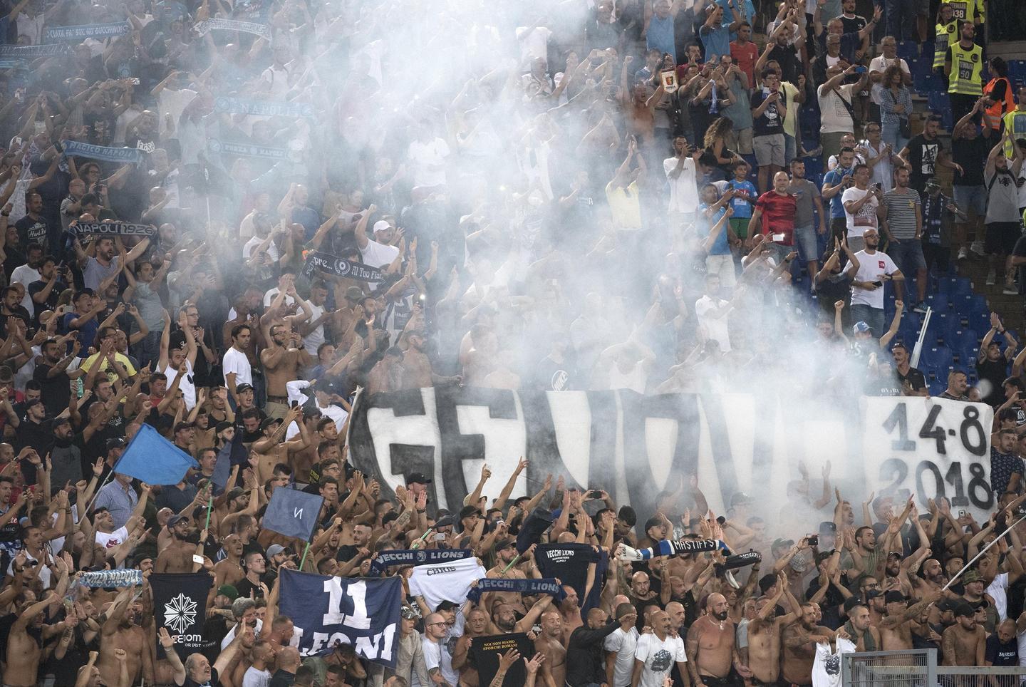 Prime denunce per il volantino “anti-donne” della curva laziale