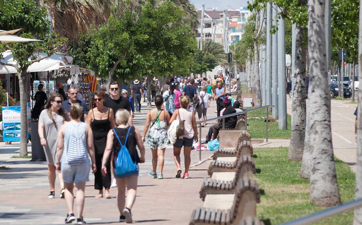Alghero, i consumi d'acqua rivelano in città 100mila presenze 