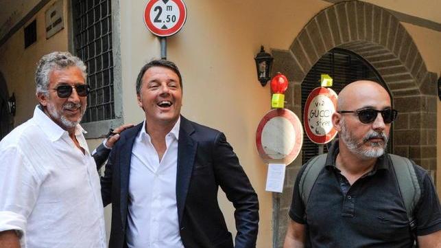 Matteo Renzi con il produttore Lucio Presta (a sinistra) e il regista Alberto Di Pasquale (a destra) - (Foto Sestini)