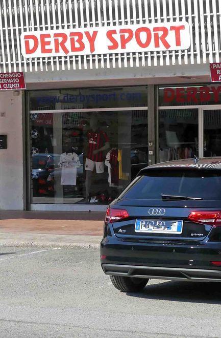 Mega furto al Derby Sport, rubate scarpe per 50mila euro 