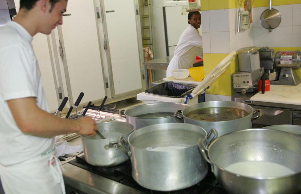 Camerieri e aiuto-bagnino, gli stagionali sono “spariti” 