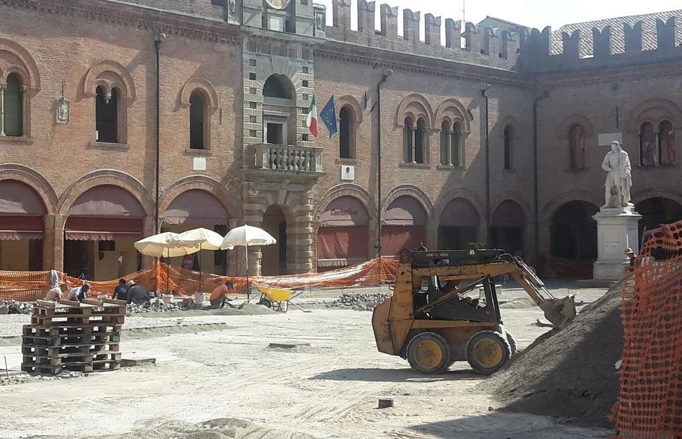 Stretta sui lavori in centro: «Finiranno per la fiera» 