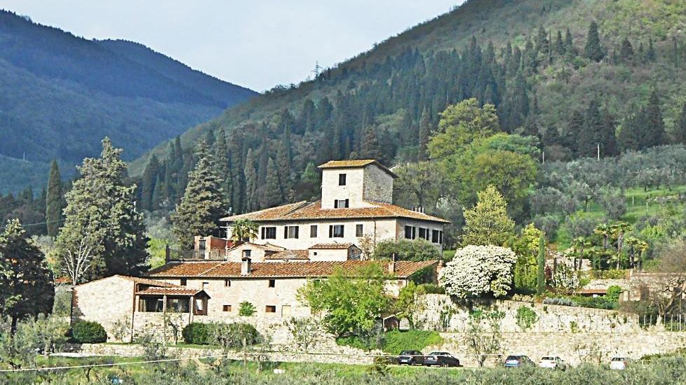 Il Comune boccia il laghetto accanto alla villa del notaio
