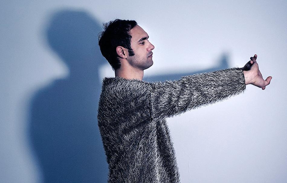 Cosmo si racconta «Dico le parolacce e non voglio più fare il cantautore» 