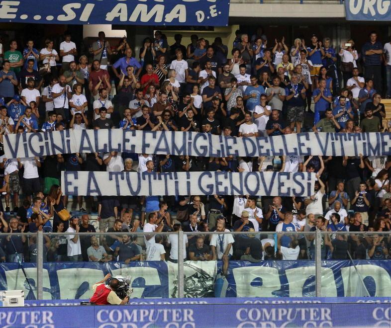 In campo con le maglie speciali per abbracciare la città ferita 
