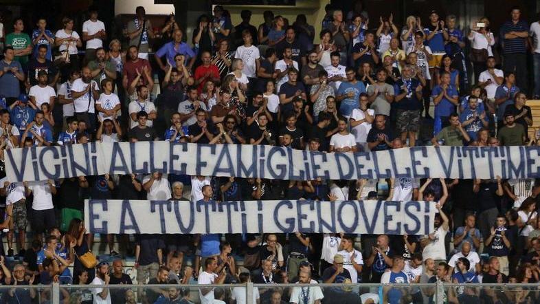 In campo con le maglie speciali per abbracciare la città ferita
