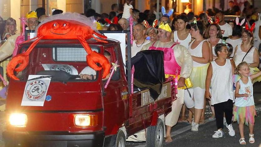Maschere di nuovo protagoniste con la festa al Kalua