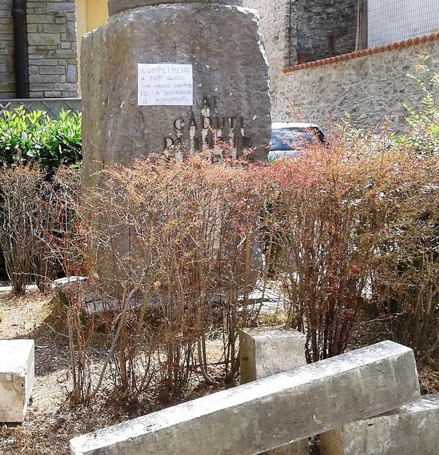 Il monumento ai Caduti è finito in disgrazia
