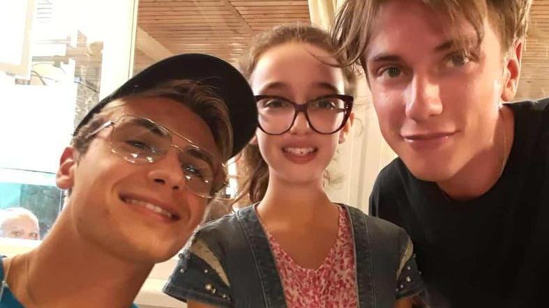 Benji e Fede al Ristorante Pancino subito scatta la caccia al selfie