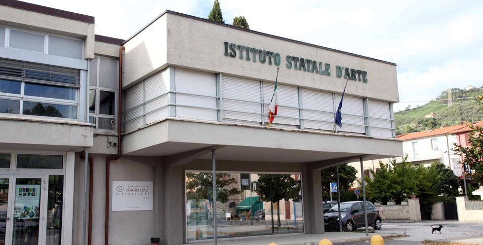 Liceo Stagi a rischio chiusura Sul piede di guerra 300 famiglie 