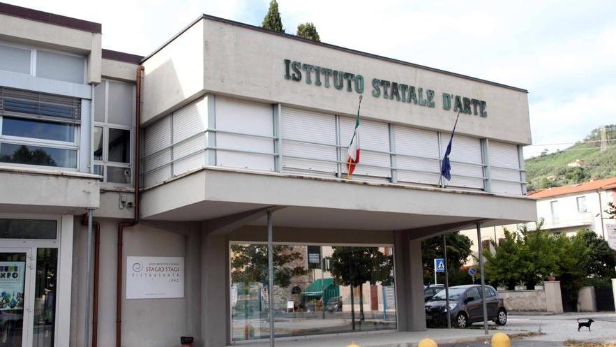 Liceo Stagi a rischio chiusura Sul piede di guerra 300 famiglie