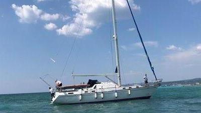 Barca a vela alla deriva, disperso imprenditore