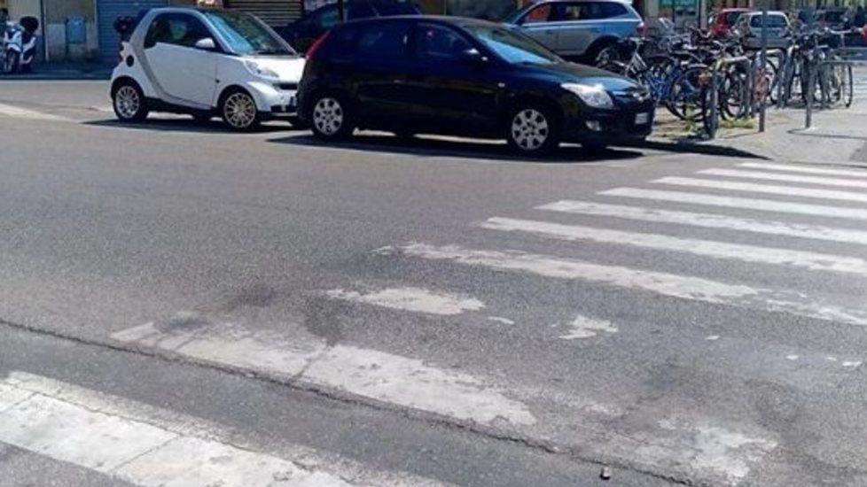 Il ricovero e le strisce “mangiate” dal tempo