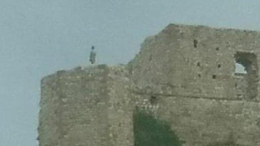 Si arrampicano sul torrione