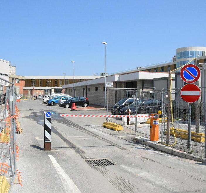 Guardia medica irraggiungibile Mancano posti auto e segnali 