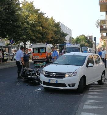 Schianto fra auto e moto Grave formiginese di 42 anni 