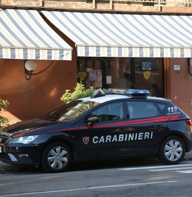 Balordo entra in chiesa e ruba tutte le offerte