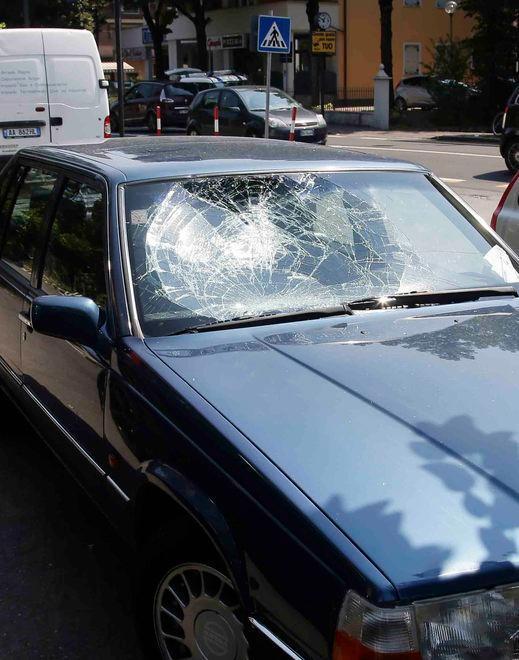 Schianto fra bici e auto Paura per un 14enne travolto in via Gorizia
