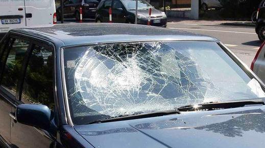 Schianto fra bici e auto Paura per un 14enne travolto in via Gorizia