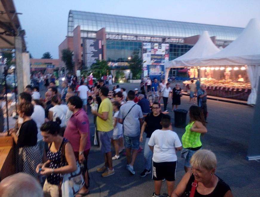 FestaReggio riparte delle lotte operaie «Costruire insieme un futuro migliore» 