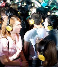 Sabato il “Silent party” Discoteca in piazza ma indossando le cuffie