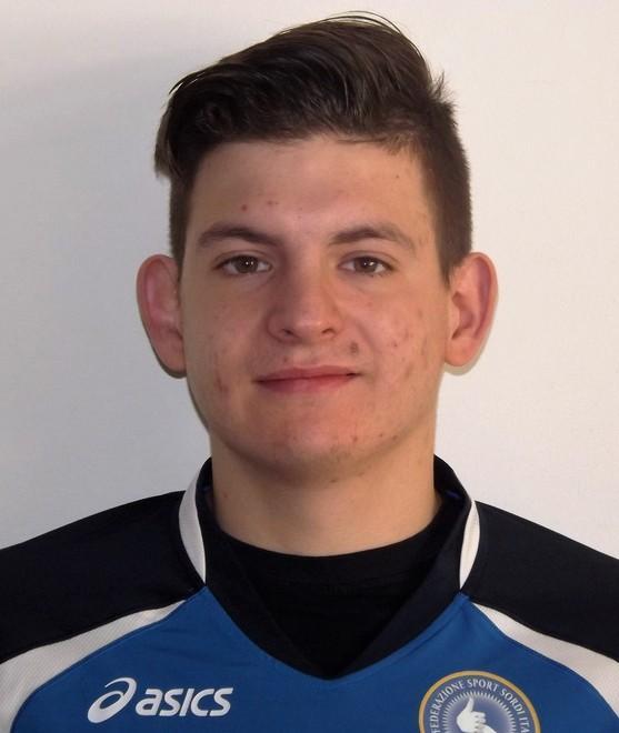 Il nazionale Alberto Caselli si cimenta col beach volley