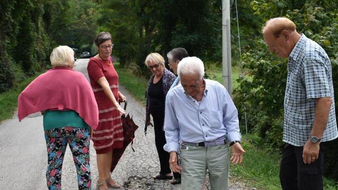 Strade pericolose a Salaiola «Abbandonati dal Comune»