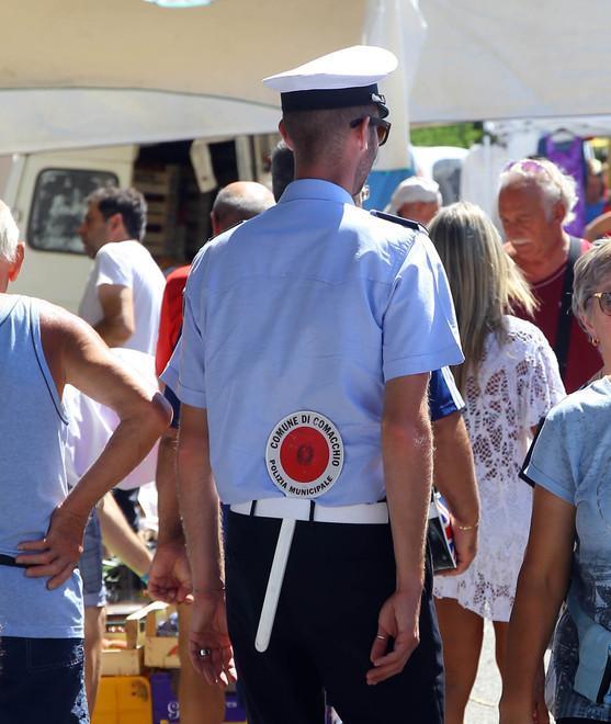 Giochi non a norma sequestrati al mercato 