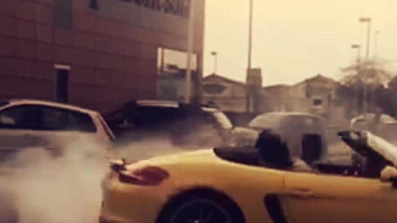Sassari, lo spaccone in Porsche: il video ai vigili 