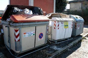I dipendenti del Coseca querelano