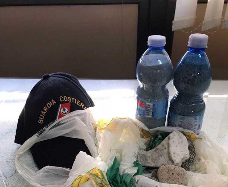Sabbia e nacchere come souvenir per i turisti scattano le sanzioni 
