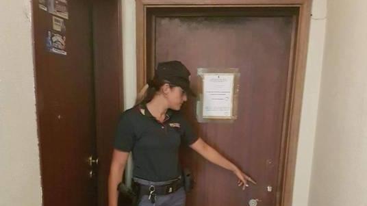 Blitz della polizia in via Turri Sgomberati due appartamenti