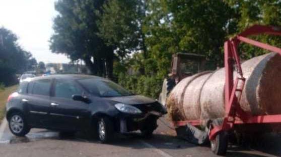 La 56enne ancora grave dopo lo schianto in auto