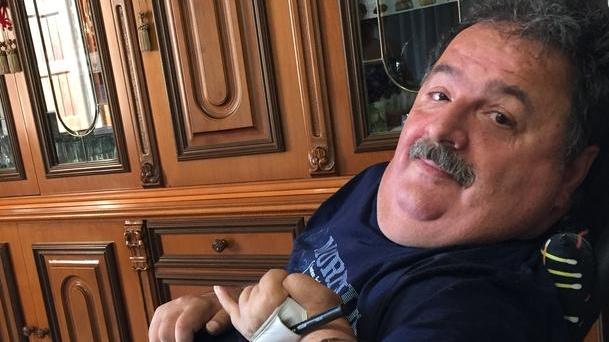 La prima mostra di Bruno Casoni, pittore in carrozzina che ce l’ha fatta