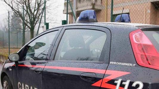 Tentano un furto al bar arrivano i carabinieri