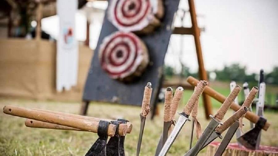 Fanano, lancio di coltelli ed asce Nel cortile della canonica una sfida interregionale
