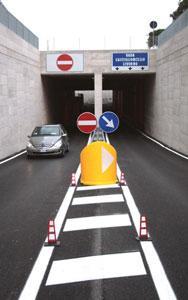 Nel sottopasso il bus non ci passa