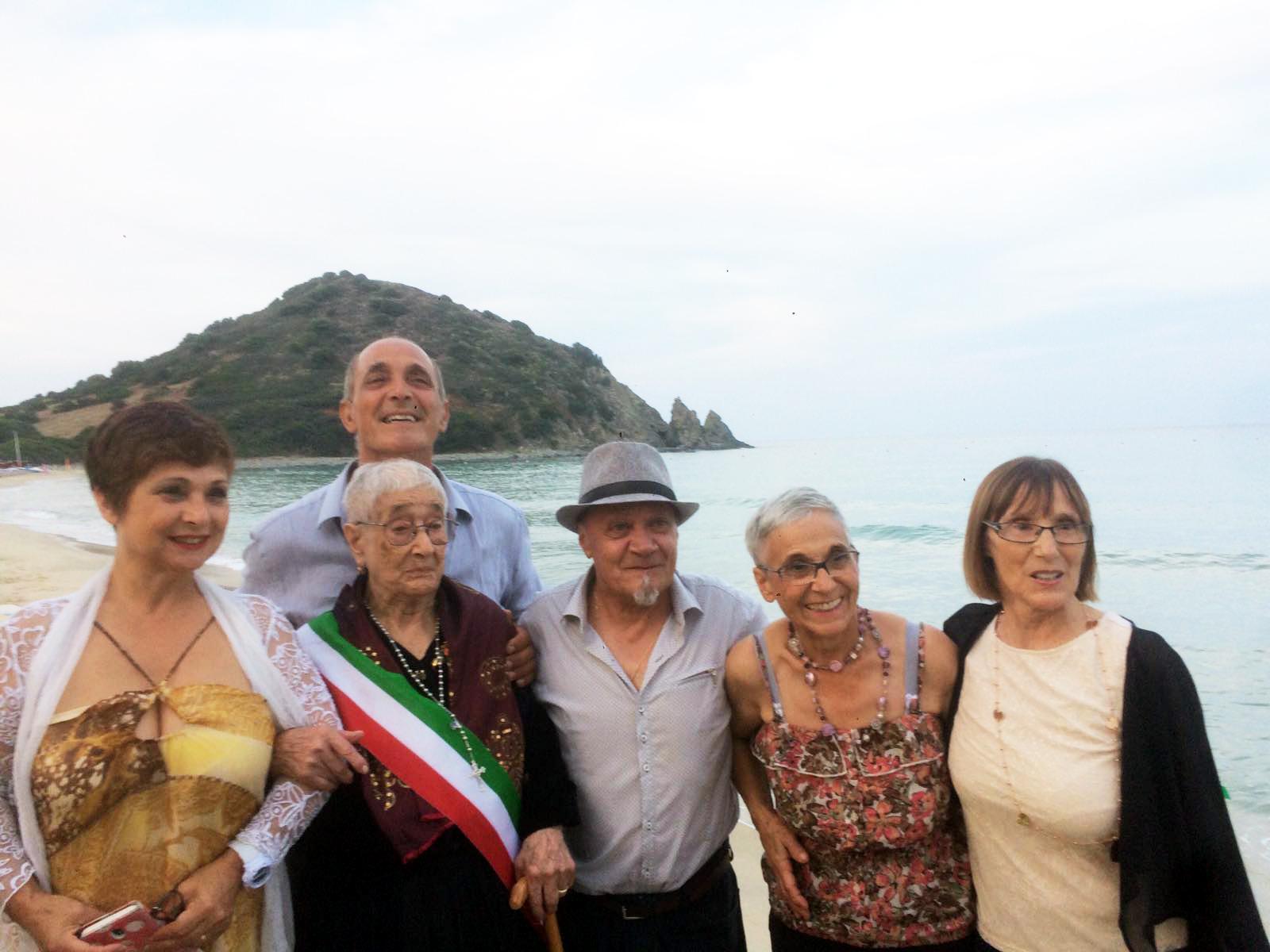 Elvira Orrù con i figli