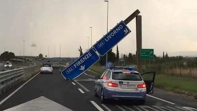 Cartello crollato sulla Fi-Pi-Li, la Procura apre un'inchiesta
