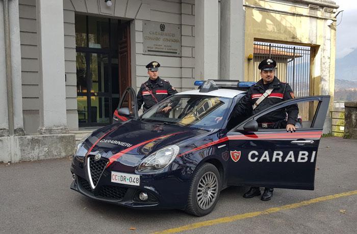Video e foto hard della fidanzatina sulla chat del calcio e della scuola: denunciato