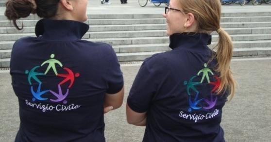 Due volontarie del servizio civile (foto d'archivio)